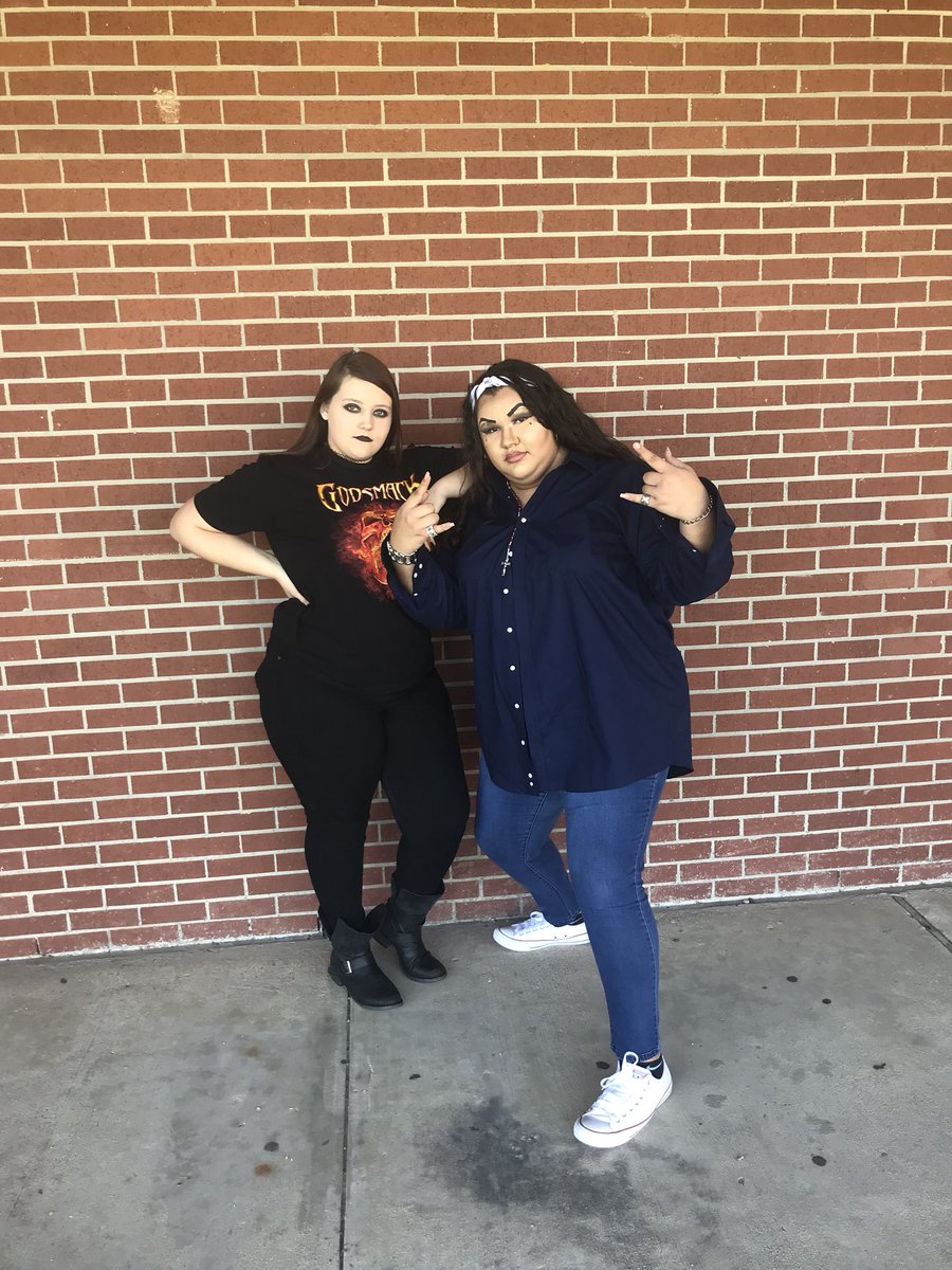 aliduenez8's tweet photo. Chola gang ๐ค๐ฝ๐ค #outofthenorm #day2 https://t.co/q3JV2C4E2B