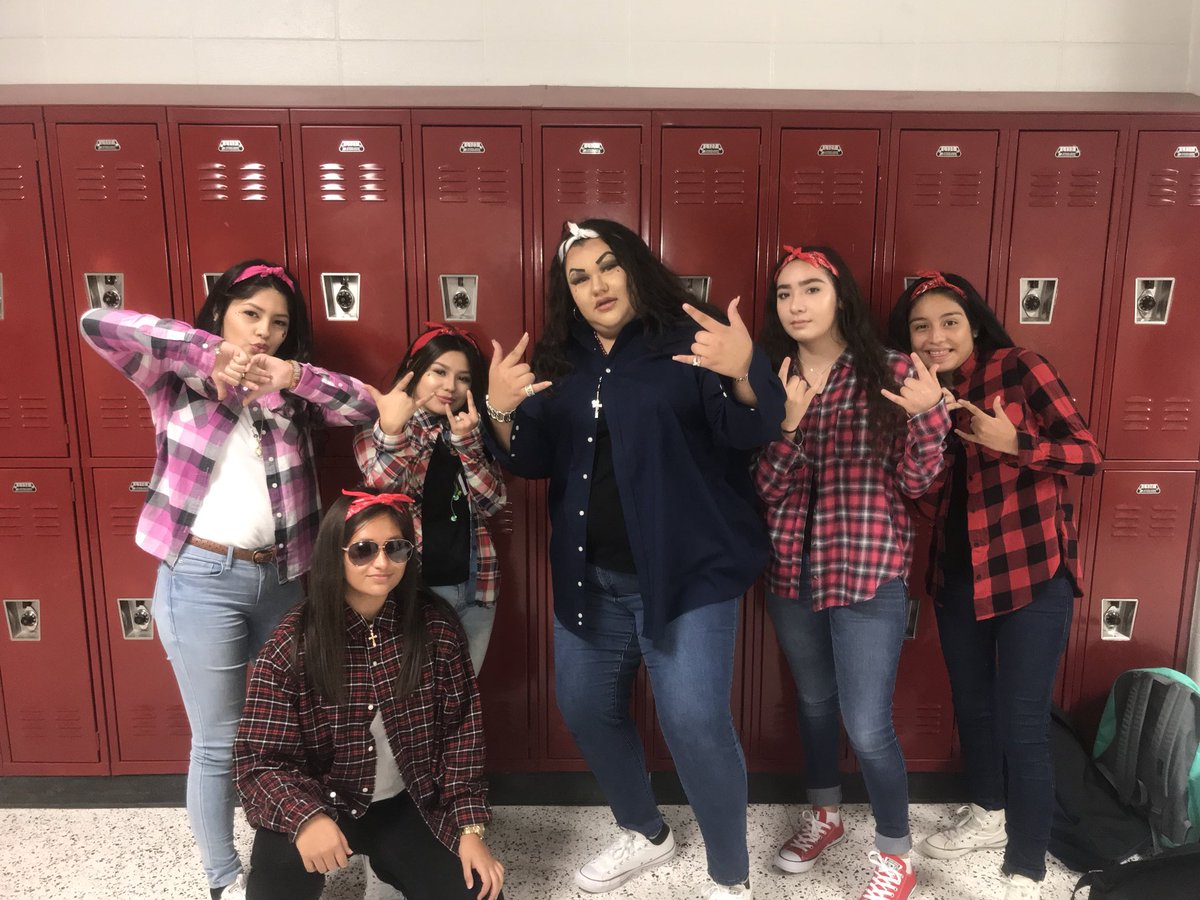 aliduenez8's tweet photo. Chola gang ๐ค๐ฝ๐ค #outofthenorm #day2 https://t.co/q3JV2C4E2B