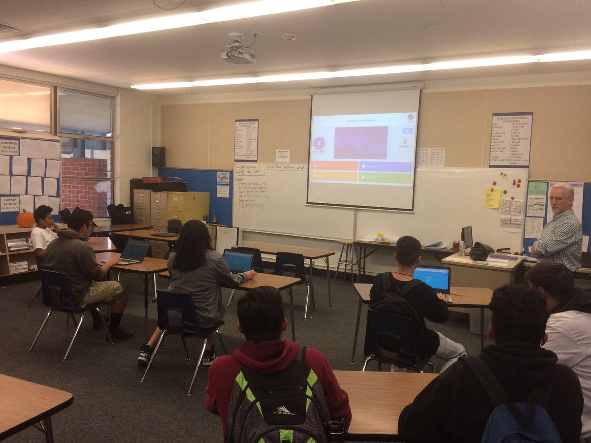 glopez24_93's tweet photo. Gary Daniels from Santana HS using team kahoot in his English class! #WeAreRUSD https://t.co/P9PWP2zhpT
