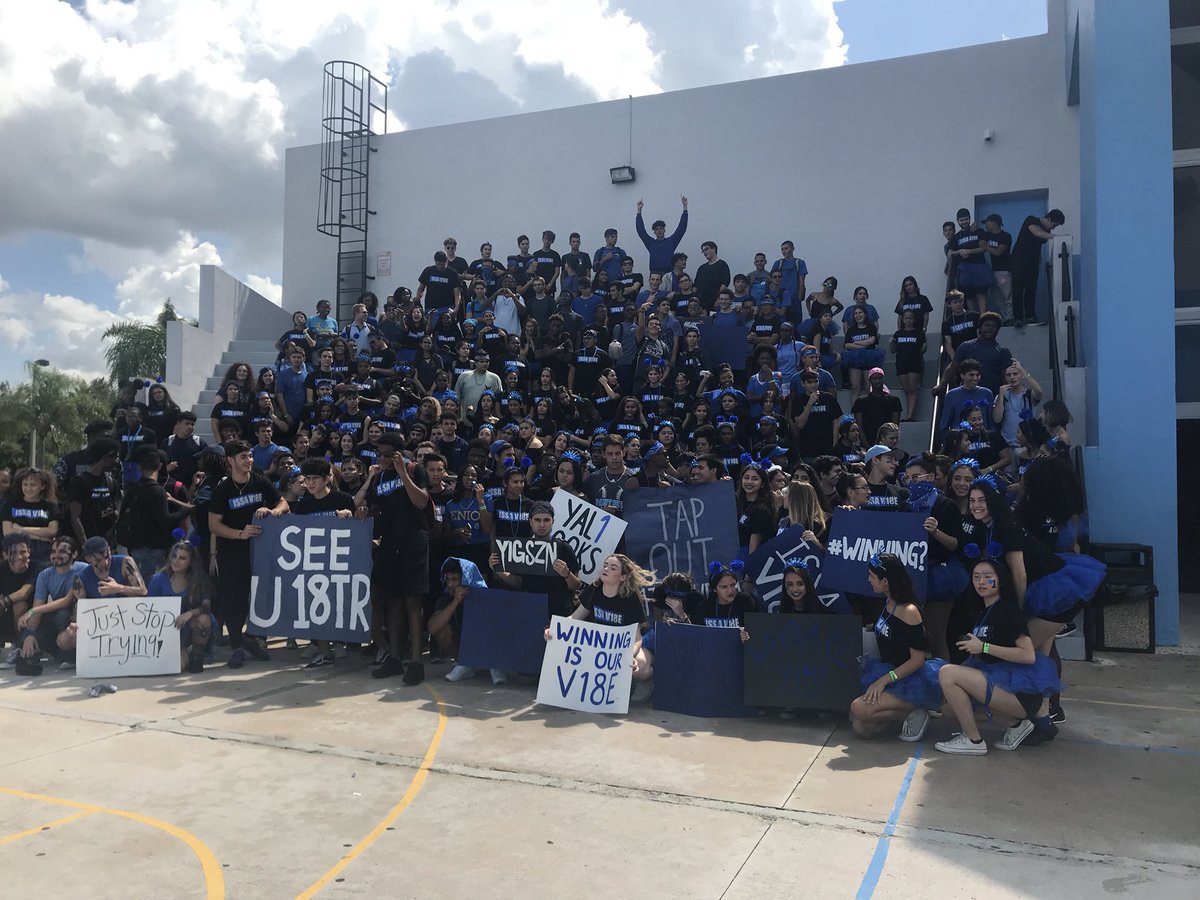 _SA2018's tweet photo. GOOD JOB TODAY SENIORS!!!!!! #ThisIsOurVictory #4PEAT !!!! https://t.co/9BwhoWpwfM