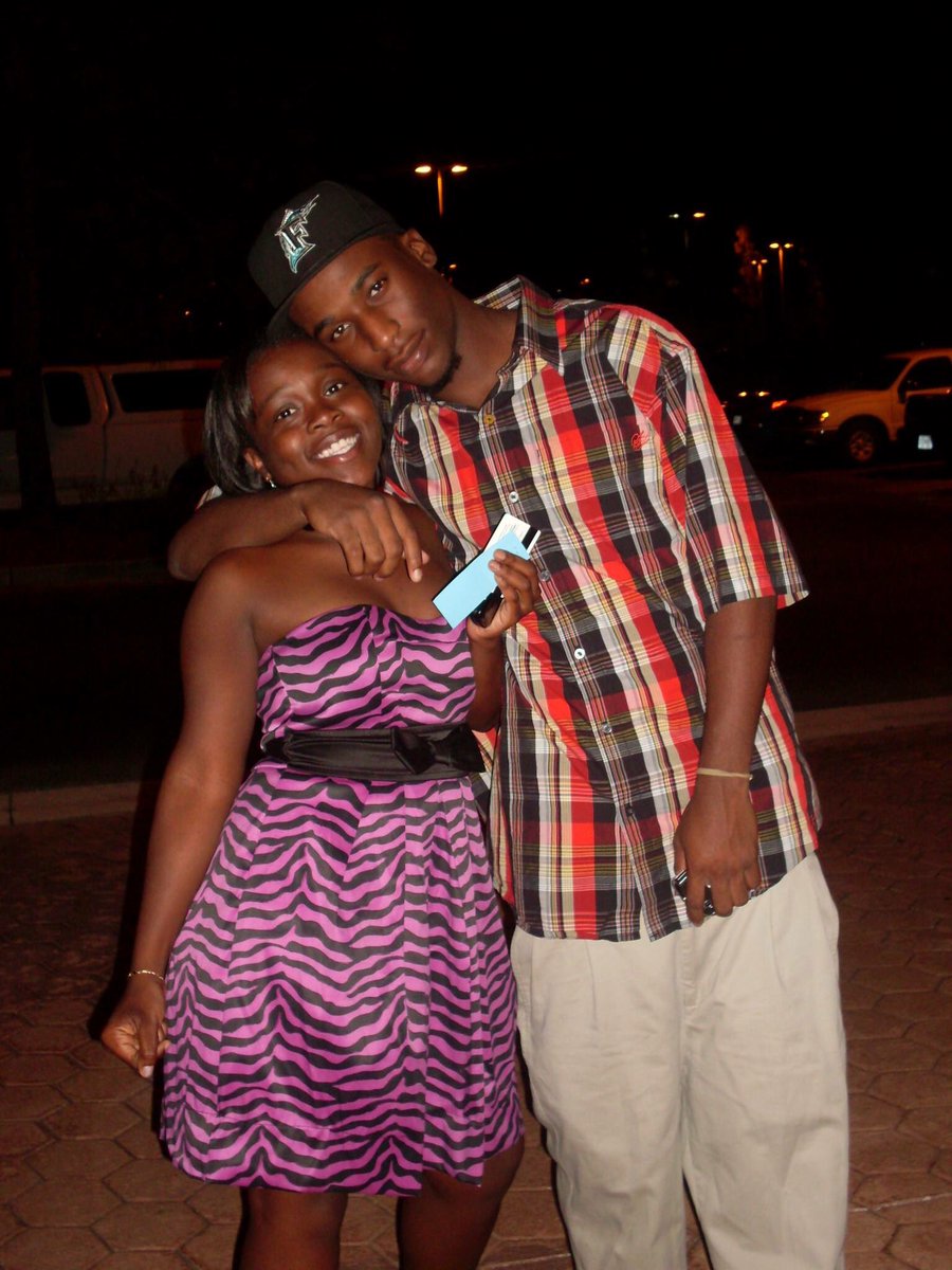 SheTooGrown's tweet photo. Inseparable since I met you in 2009... My big lil brother 💚💚... #RIPkrys #6shit https://t.co/vpBXue30z8