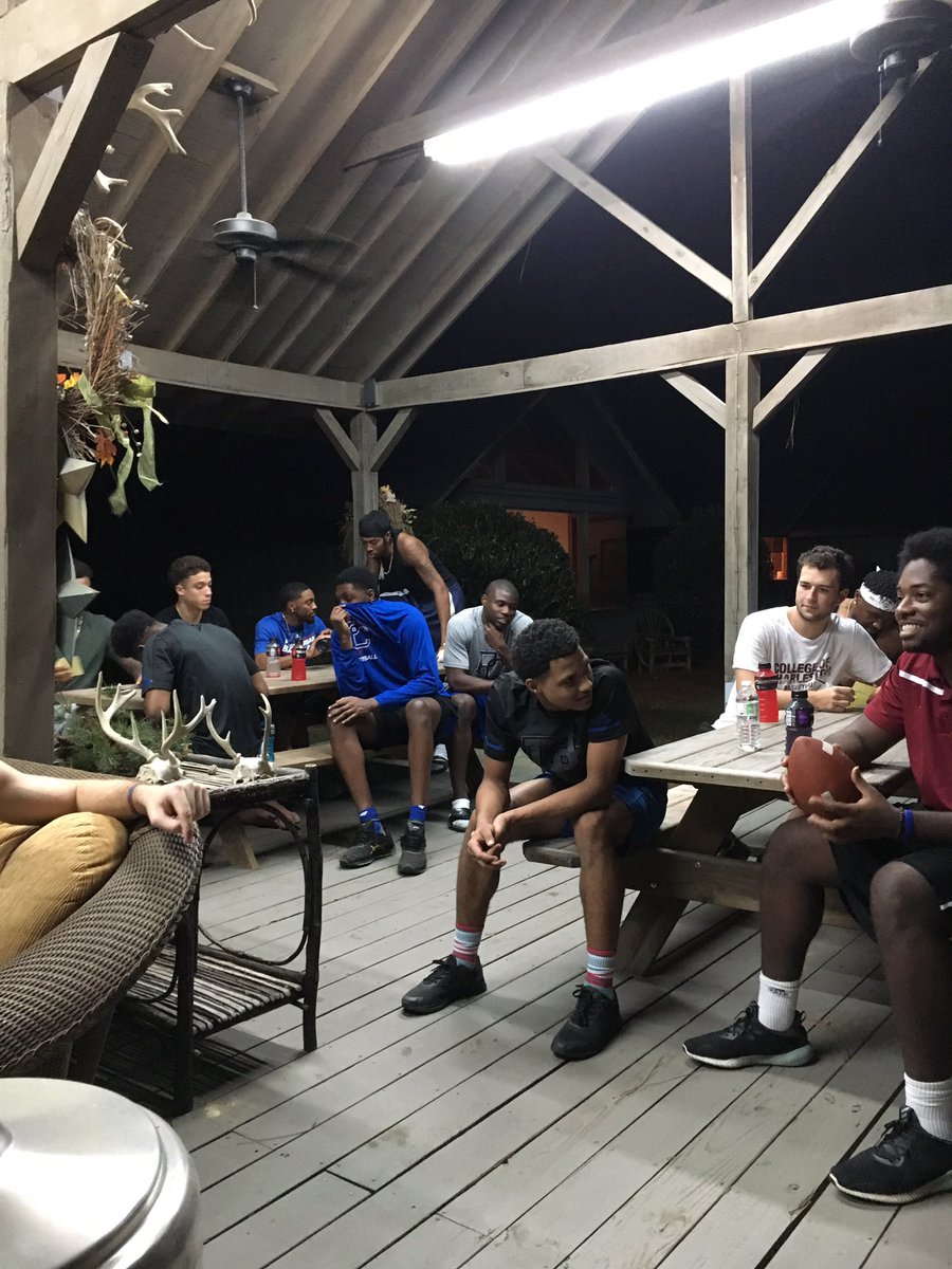 BlueHoseMBB's tweet photo. Back to campus from team retreat. Great experience for all #takethestairs https://t.co/qSZlg2T5zY