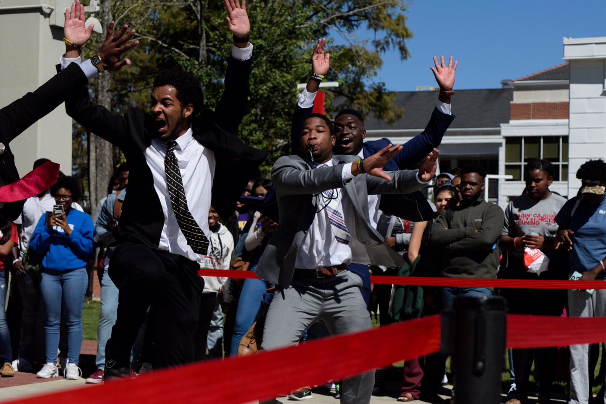 CoachShelbo's tweet photo. Couple shots I got today at @ULAlphas yard show #GOATVisuals https://t.co/rkSgd5OAjH