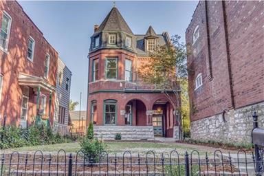 remodelstl's tweet photo. 2346 S 13th Street, Saint Louis, MO 63104 | MLS #17074397 - Homesnap https://t.co/epXMpZOEKy https://t.co/ODfggYS4MY