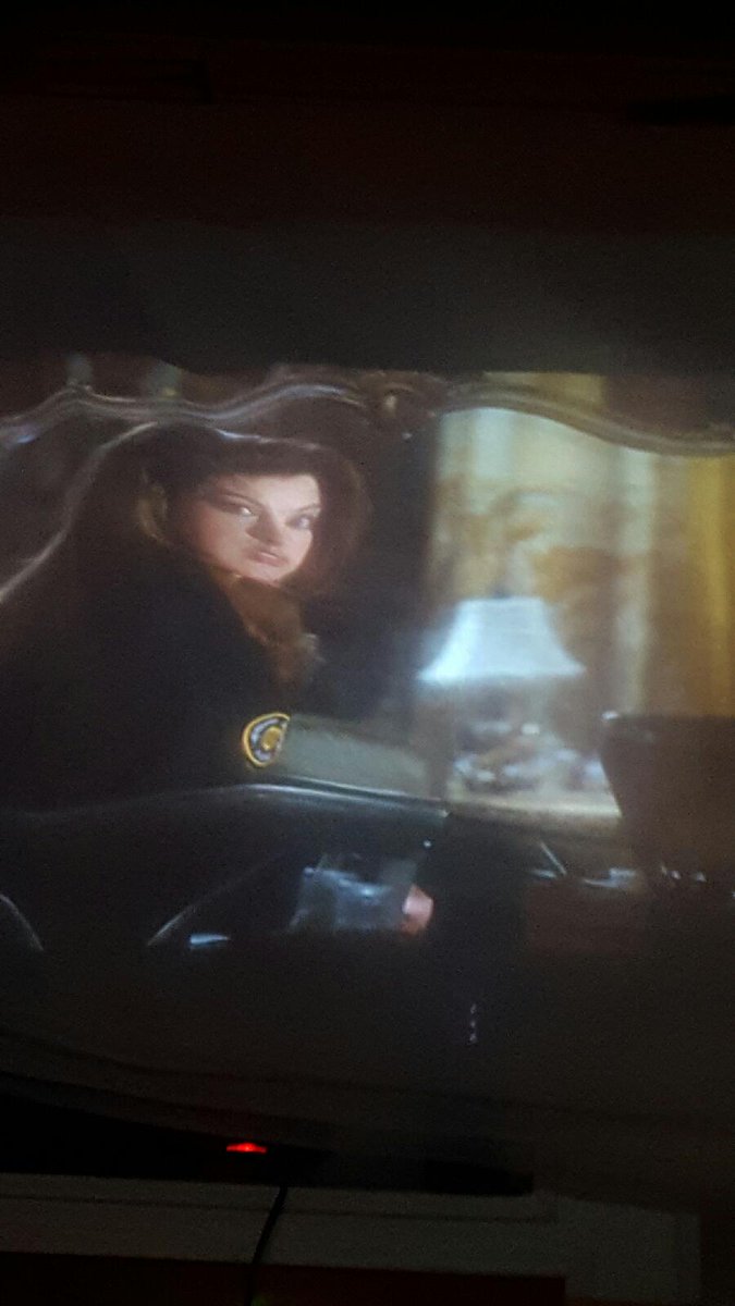 BlakeAlaina's tweet image. Watching The Princess Diaries with a projector &amp;amp; a wavy bedsheet is still one of the funniest things that's ever happened to me
