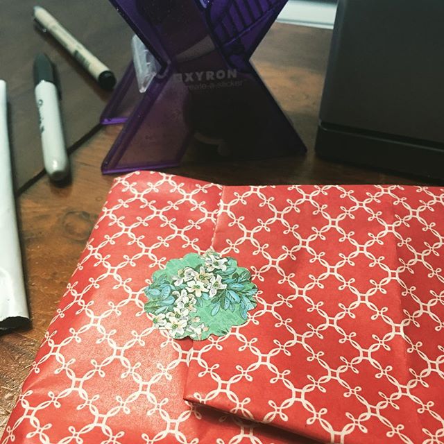 xyroninc's tweet image. RP #bylisanapier My handy dandy sticker maker came in handy. #handmade #stickerseal #xyronstickermaker #outgoingmail #xyron #stickers #diy