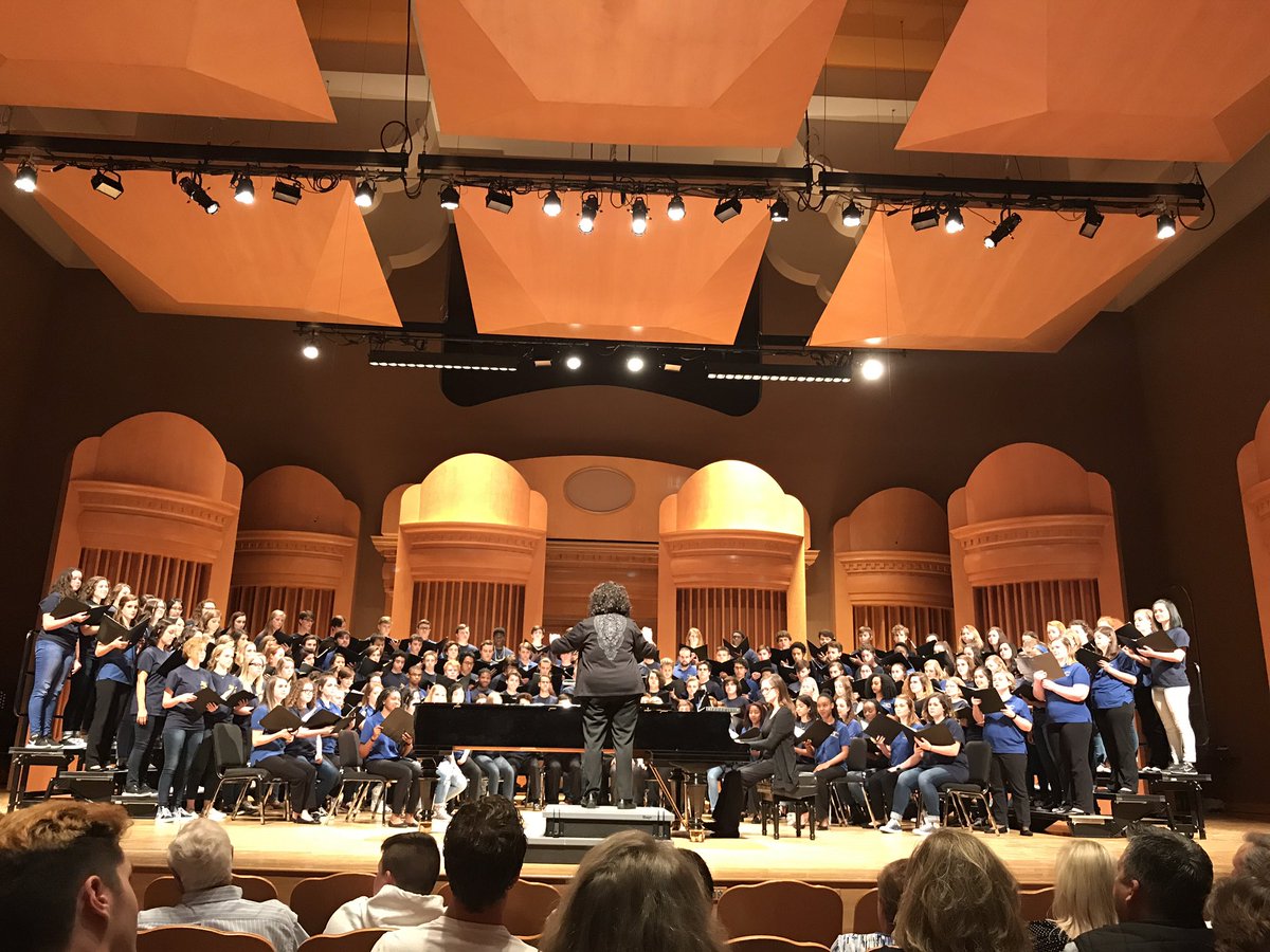 Kim3mcg's tweet photo. Absolutely beautiful singing tonight @cvhschorus. Be Proud. https://t.co/kom69jJBA8