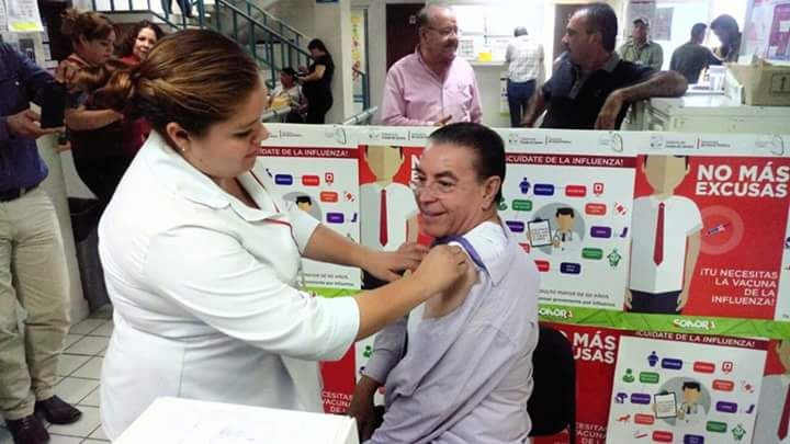Chepestrada1's tweet photo. El Personal de la @JS4SONORA y la Coordinación Médica Local #Obregón  se vacunan hoy
#ContraLaInfluenzaMejorVacunate https://t.co/0gUvfCmPyl https://t.co/XYtRV96n9z