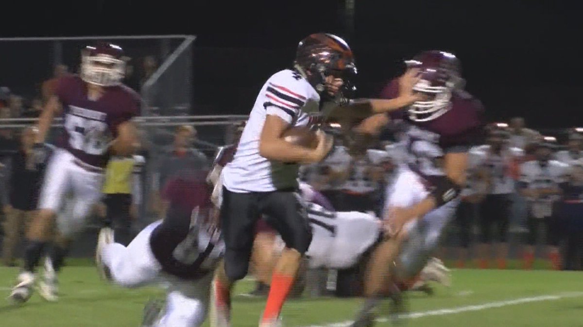 WCIA3sports's tweet photo. Congrats to Kade Thomas and the @FisherBunnies for winning the week eight #WCIAFever play of the week! https://t.co/xhvdseNxYA https://t.co/isYQ2ownsj