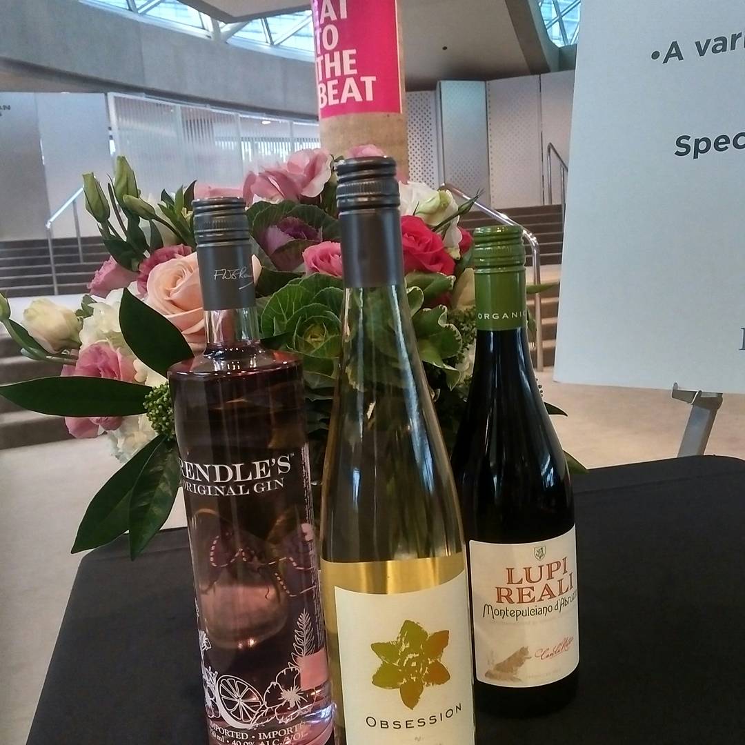 LiffordON's tweet photo. Friends don't let friends pour alone! #eattothebeat #rendlesgin #whatsyourobsession #lupireali #goodcause https://t.co/YUbbdaP4nw