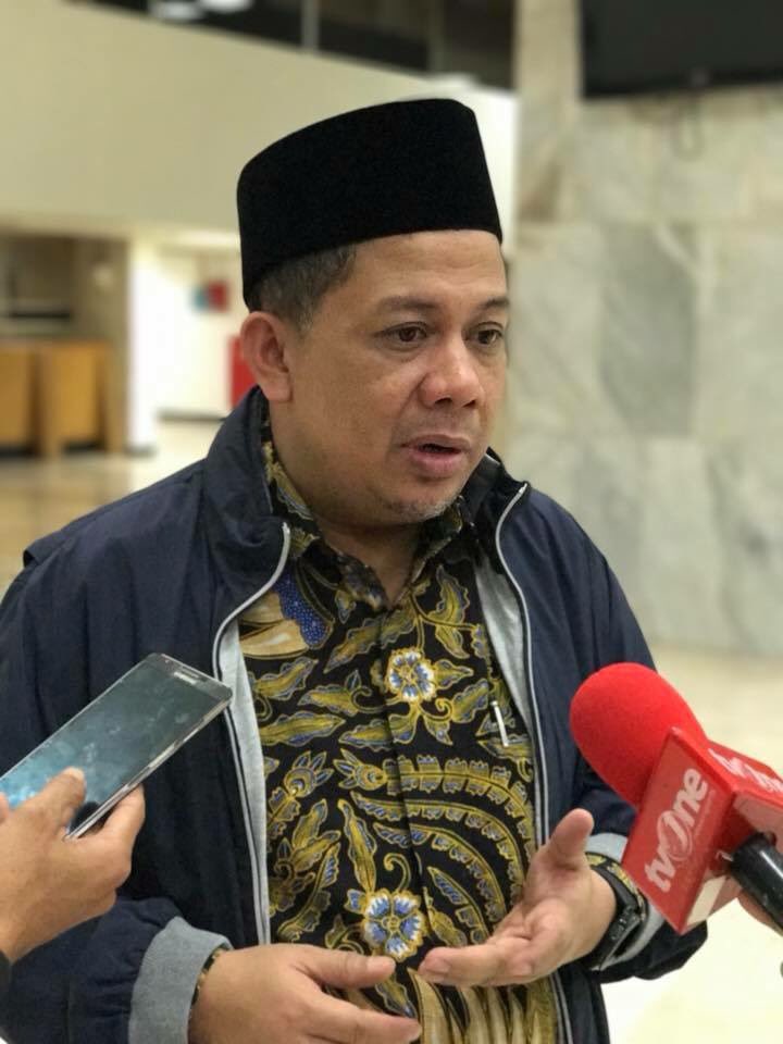 kawanFH's tweet photo. @Fahrihamzah #kutwit : KRITIK ADALAH CARA KITA MEMBANTU PENGUASA https://t.co/8y1n96yggx https://t.co/phzf69yLN6