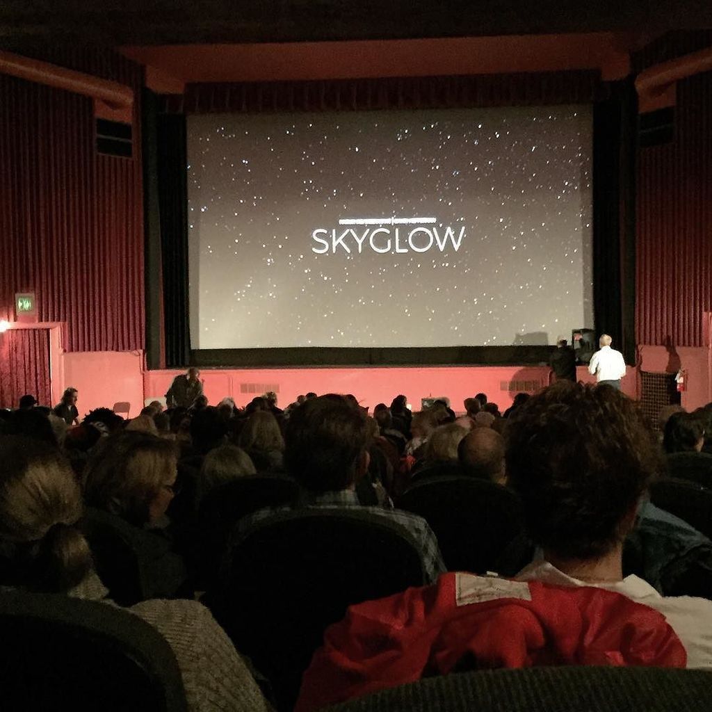 garyploski's tweet photo. Skyglow draws a massive crowd! #lightpollution #cities #stars #sky #nightsky #pdx #healthaffects #environmentalimp… https://t.co/W0eVgkUBaU https://t.co/Zh3F8ldO40