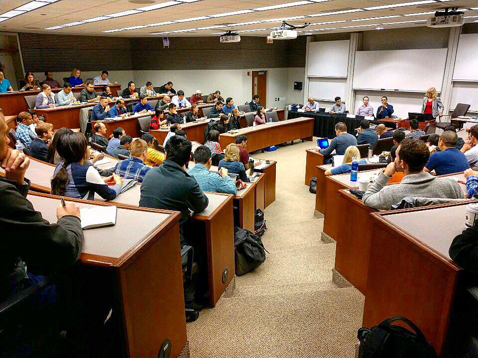 ChicagoBoothSAC's tweet photo. @ChicagoBooth E/W student panel discusses career pivots with 110+ engaged classmates https://t.co/RGt6gAC0cx