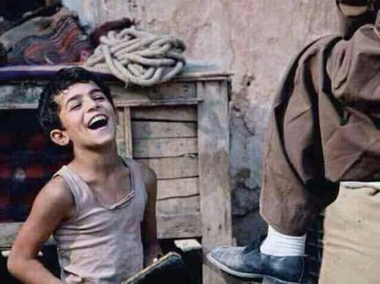 أتدري ما الوقاحة ؟😔😣
الوقاحة عندما يعيش الفقير حياته كلها مقهور و عندما يضحك مرة ...يصورونه ويكتبون: المال لا يصنع السعادة)" 😔💔