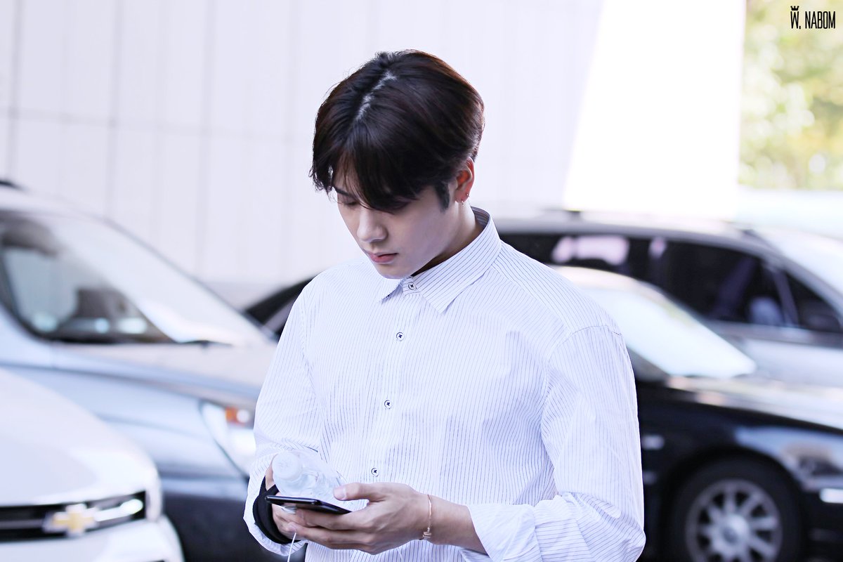 nabom_940328's tweet photo. 171017 열린음악회 출근
잭슨워터~ 🤣
#jackson #jacksonwang #잭슨 #왕잭슨 #王嘉爾 #王嘉尔 #GOT7 #갓세븐 https://t.co/PsmtPP42j9