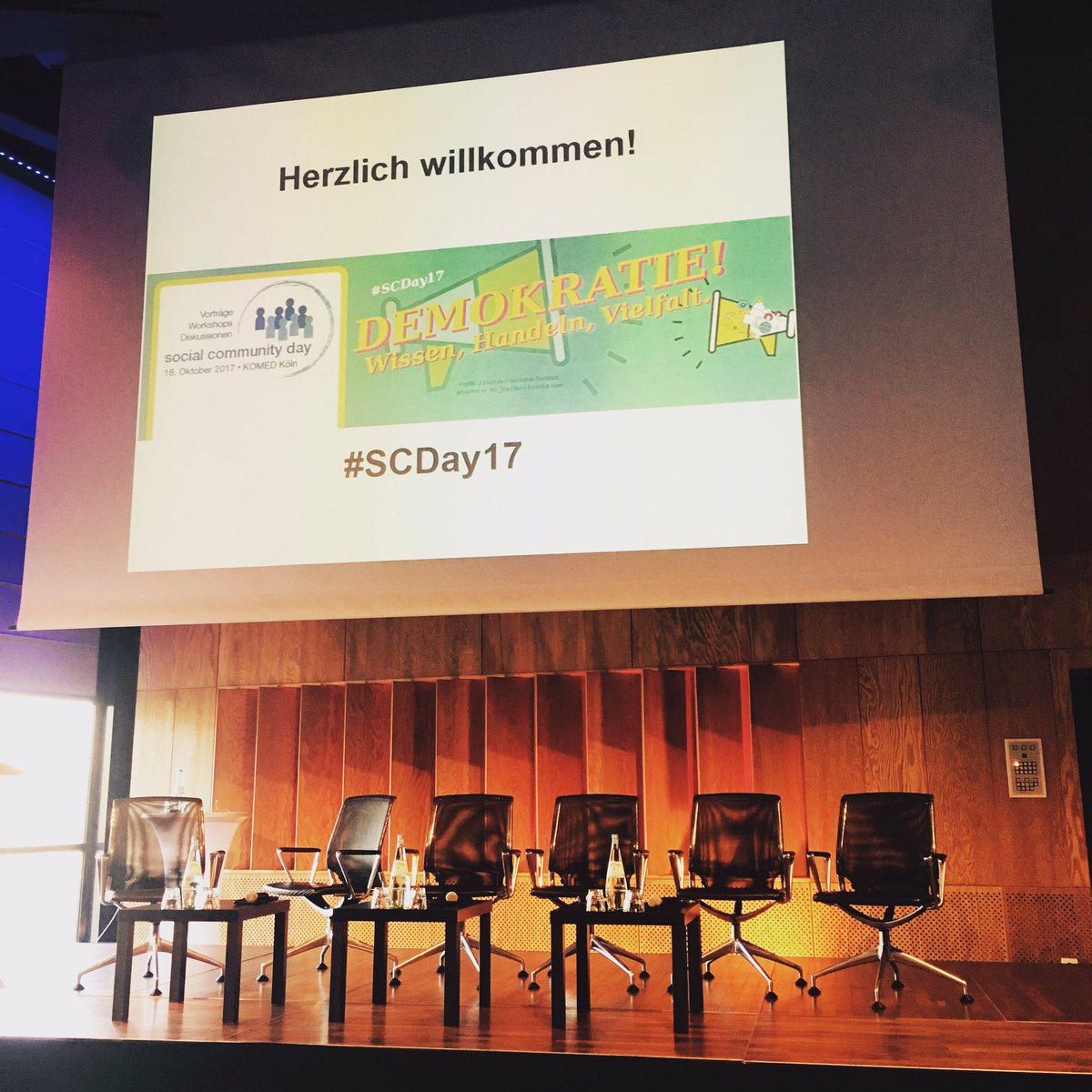 Solution_Space's tweet image. Wir sind heute beim Social Community Day 2017 vom @grimme_institut - gleich geht&apos;s los! 🙌🏼
#SCDay17 #solutionspace #outaspace