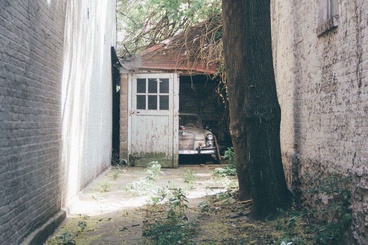 Personally, I love this idea :) What do you think, Dinghy Garage or not? bit.ly/2yxH4BL