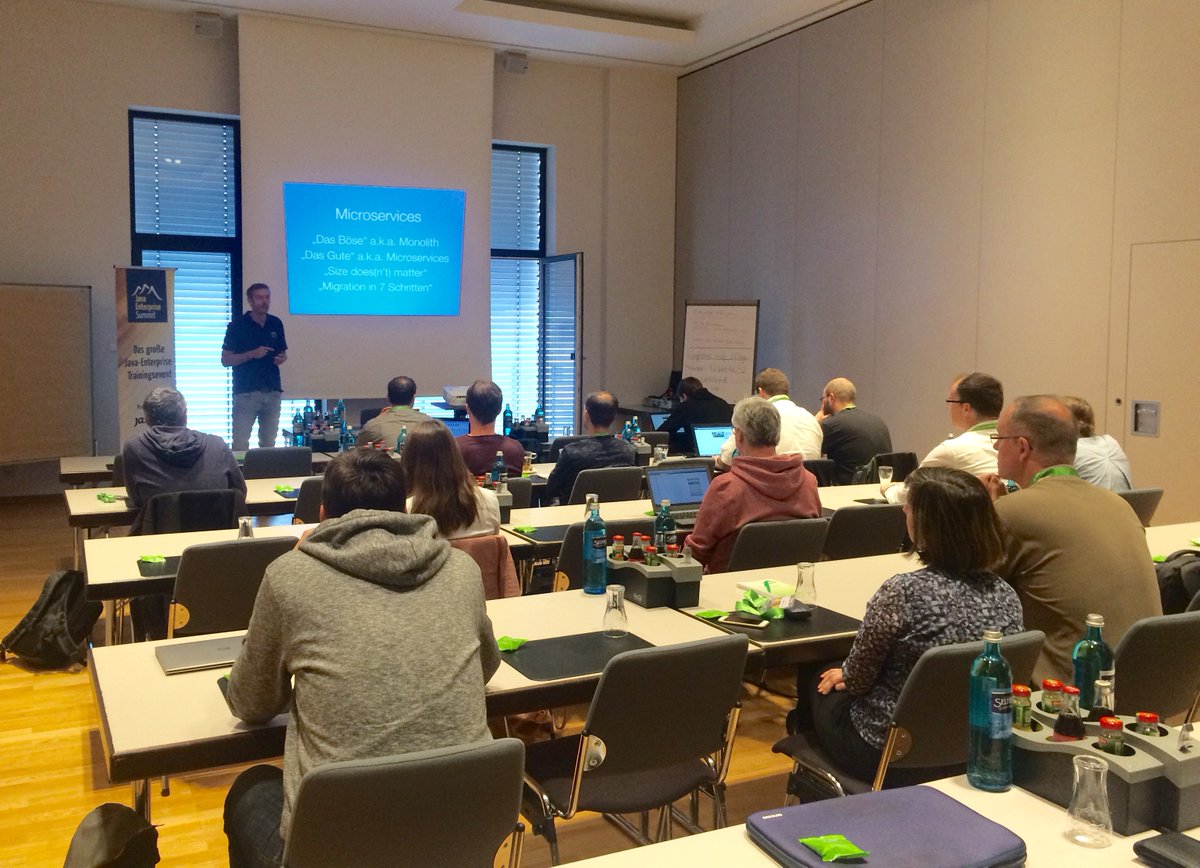 JavaESummit's tweet image. Start in den letzten Tag des #javaenterprisesummit mit dem ganztägigen Workshop “Vom Monolithen zu Microservices” mit @mobileLarson!