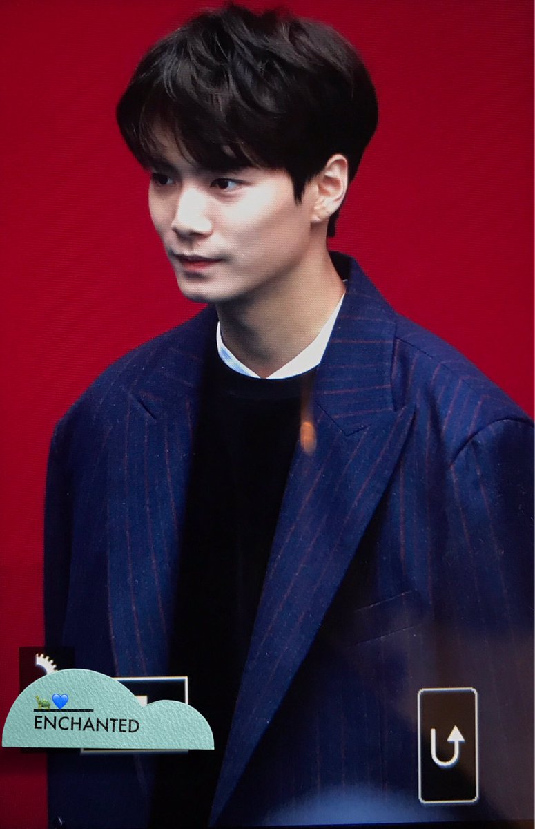 EnchantedBoogie's tweet photo. 171018 💙종현아...🙊
#김종현 #JR #뉴이스트 #뉴이스트W https://t.co/1jdMm3zYH1
