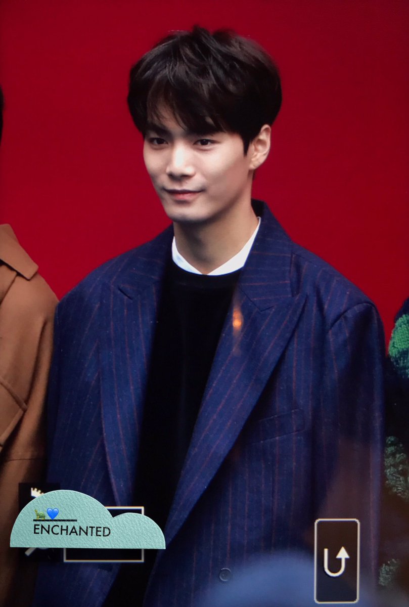 EnchantedBoogie's tweet photo. 171018 💙종현아...🙊
#김종현 #JR #뉴이스트 #뉴이스트W https://t.co/1jdMm3zYH1