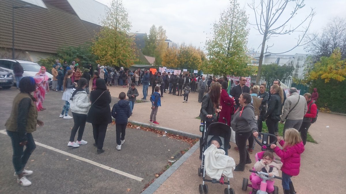 Les parents d'élèves bloquent le collège pour la troisième journée consécutive sans aucune considération du <a href="/DepartementEure/">John Miller</a> et <a href="/VilleEvreux/">Ville d'Evreux</a>