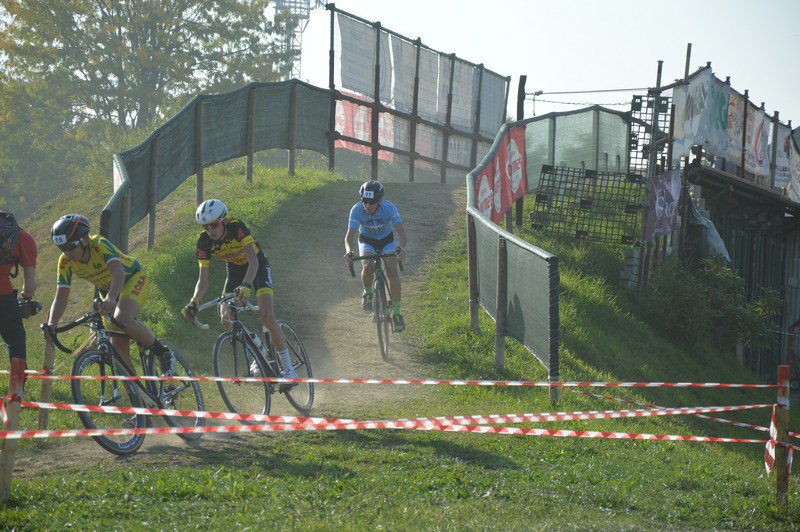 bicitv's tweet image. #Ciclocross. In 400 alla feste di #ReggioEmilia con la regia di Asd #Cooperatori
goo.gl/LBJynU