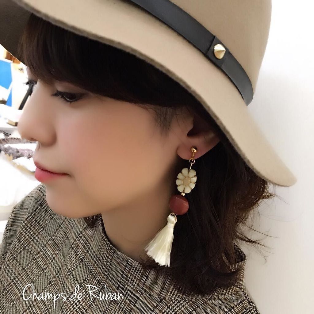 Gift_Ruban's tweet photo. 本日、最終日！！
#popupshop #くずはモール
シャンドリバンから作り出す大人可愛いハンドメイドアクセサリー✨
秋ファッションにぴったりの色使いと、レトロなお花がアンティークにマッチ！
タッセルは人気の為完売しましたm(… https://t.co/SJw0oC1gEW https://t.co/3RX6TxjJBZ