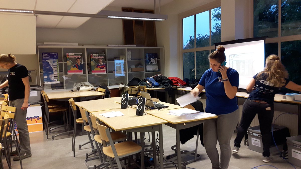 lyceumdegrundel's tweet photo. #crossyourborders commandocentrum paraat #projectdagen klas 2,3 en 4 https://t.co/bOaROwW2ew