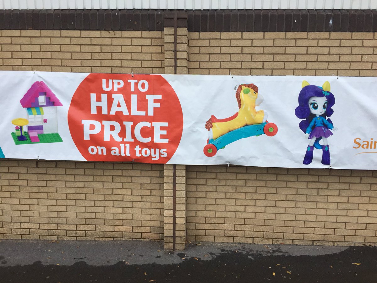 Conn69Wendy's tweet photo. Sainsbury’s Throckley toy stunt !!!! https://t.co/yAzv9m6DCX