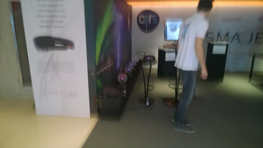 ejoyen's tweet photo. Etude de K eyveo au salon @Cosmetic360 avec #CNRS que d'attention pour @keyveo3d #Microsoftholo #RM #RA #3D https://t.co/QYN8PeVcWy