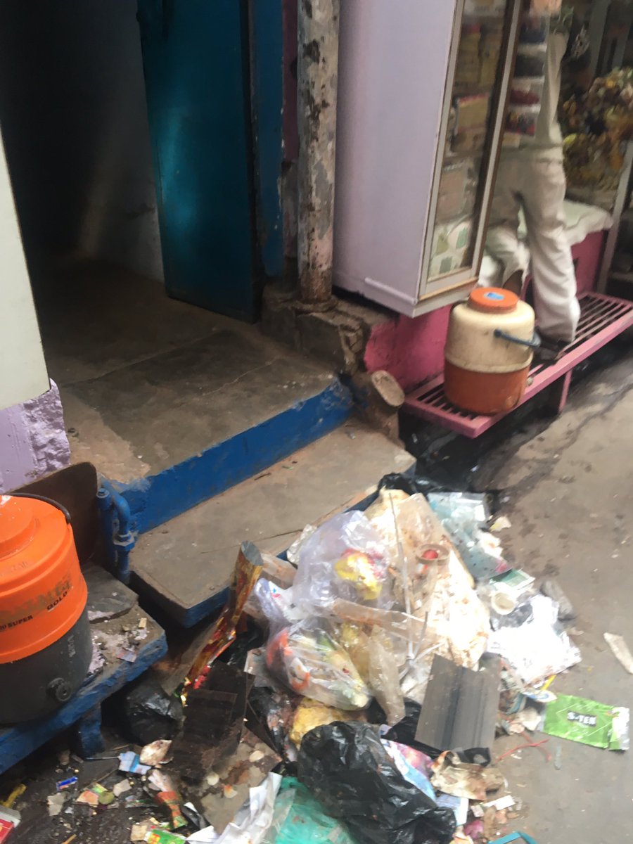 alokgotazari's tweet photo. @LambaAlka please do something Madam. Kinari Bazar is stinking. https://t.co/CjMVoBhTJe