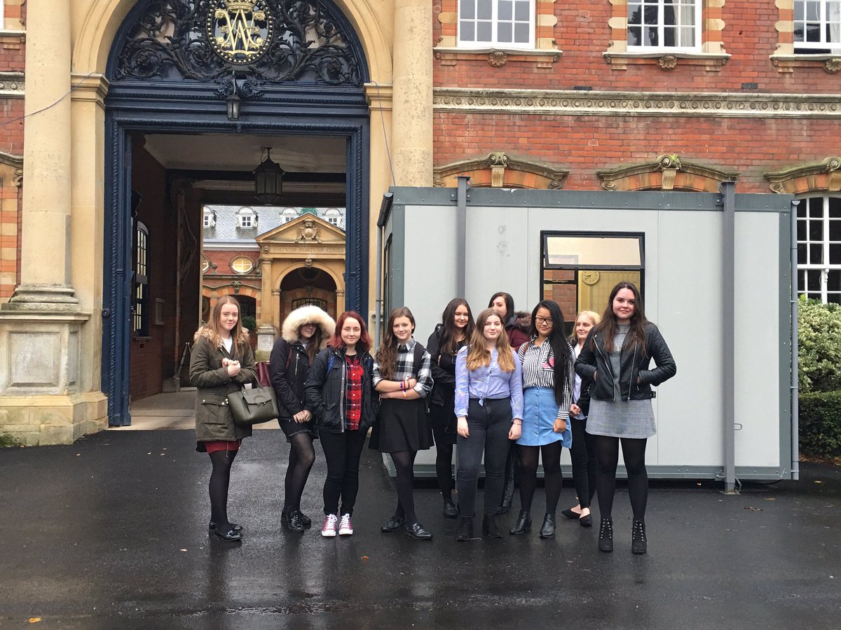 wales_rachael's tweet photo. Arrived at Wellington College following an early start. #issp2017 #languagesatworkday #ama #hpa https://t.co/MeOaS2Bqsw