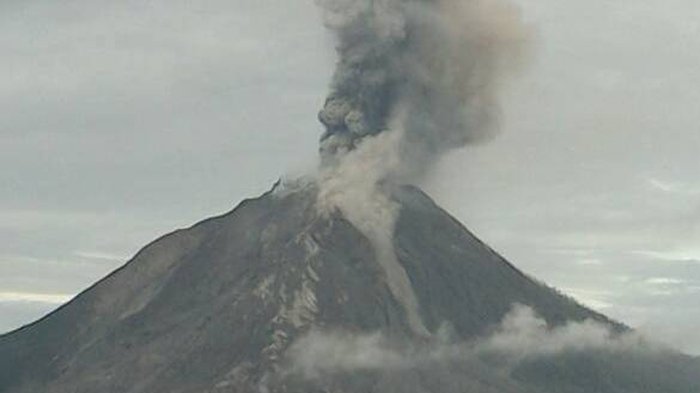 RadioElshinta's tweet photo. PVMBG: Aktivitas vulkanik Gunung Agung relatif tinggi #Elshinta90FM https://t.co/6VMR1h4Vmr  https://t.co/J8mGUvh5Tu