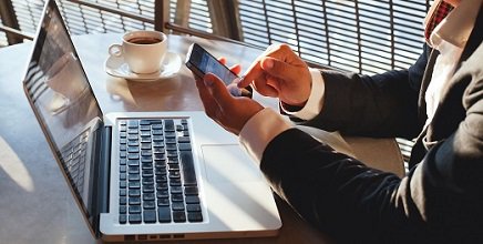 Sdu's tweet image. Terecht #ontslag voor privé-internetten onder werktijd? Lees de blog van Karol Hillebrand: ow.ly/H6cX30fXcBN #ECLI:NL:RBAMS:2017:6700