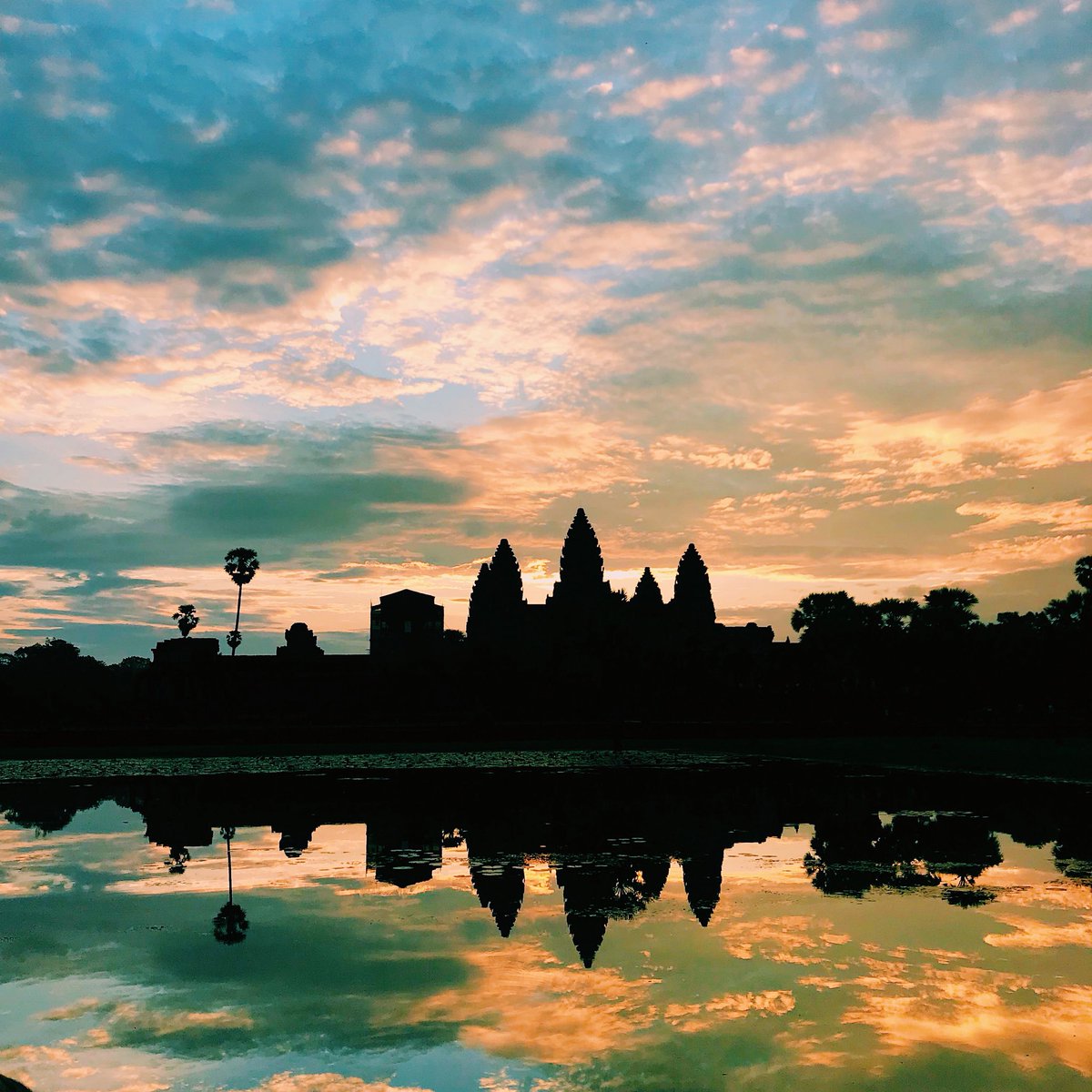 doabunk's tweet photo. Sunrise over Angkor Wat is alright innit https://t.co/xy6XtuQrp1