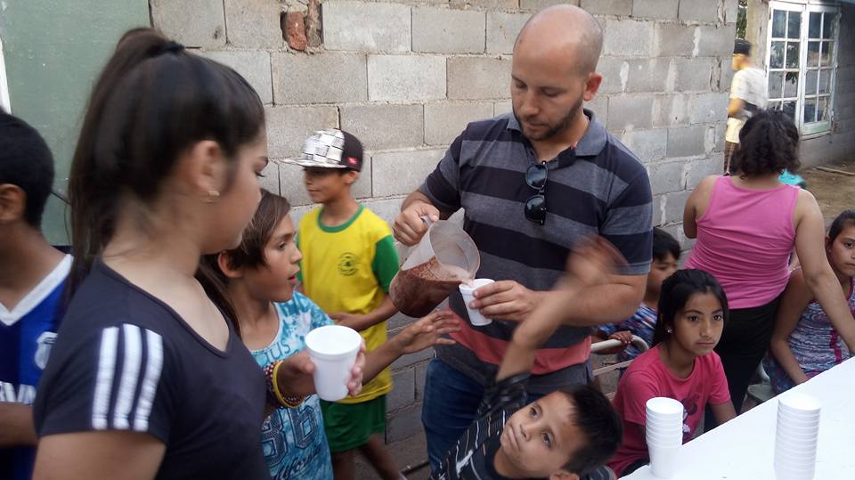 MARCOSSTEFANICH's tweet photo. Dia de #LaLealtadPeronista en honor a Peron y Eva defensores de la Justicia Social #LaPeronevaSolidaria Dono alimentos, leche y chocolate https://t.co/Ns5DXAyAg5