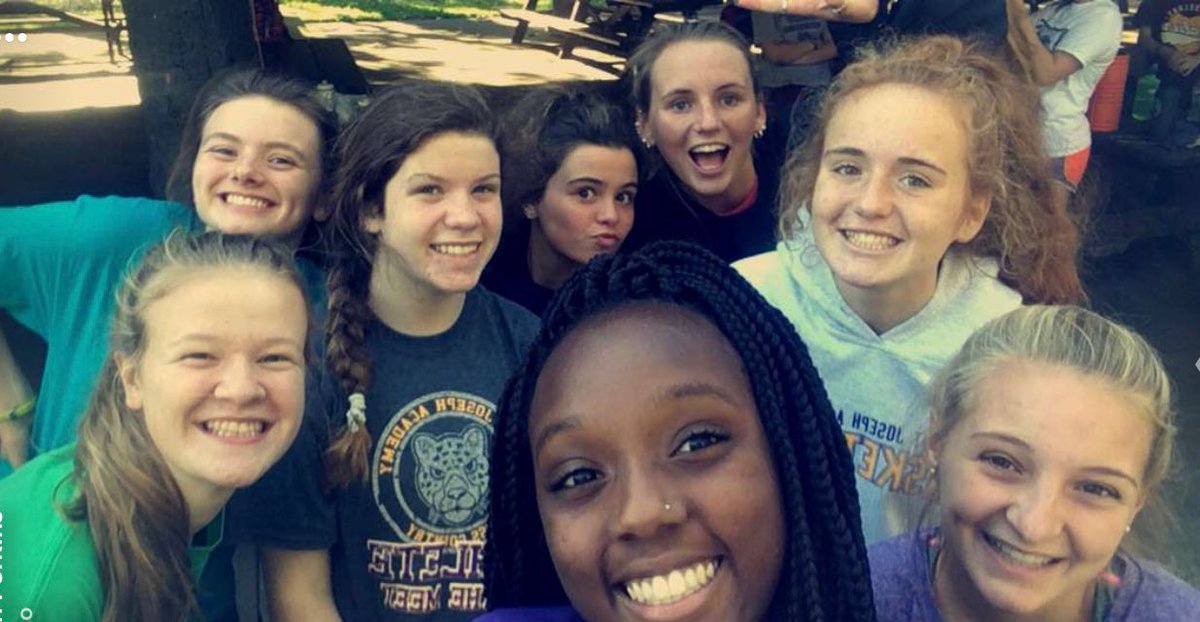 distancebaddies's tweet photo. COME TO SENIOR NIGHT TOMORROW😏 
5PM @ MASTICK 👀🏃‍♀️😈🏅 https://t.co/4YjTL1zljG