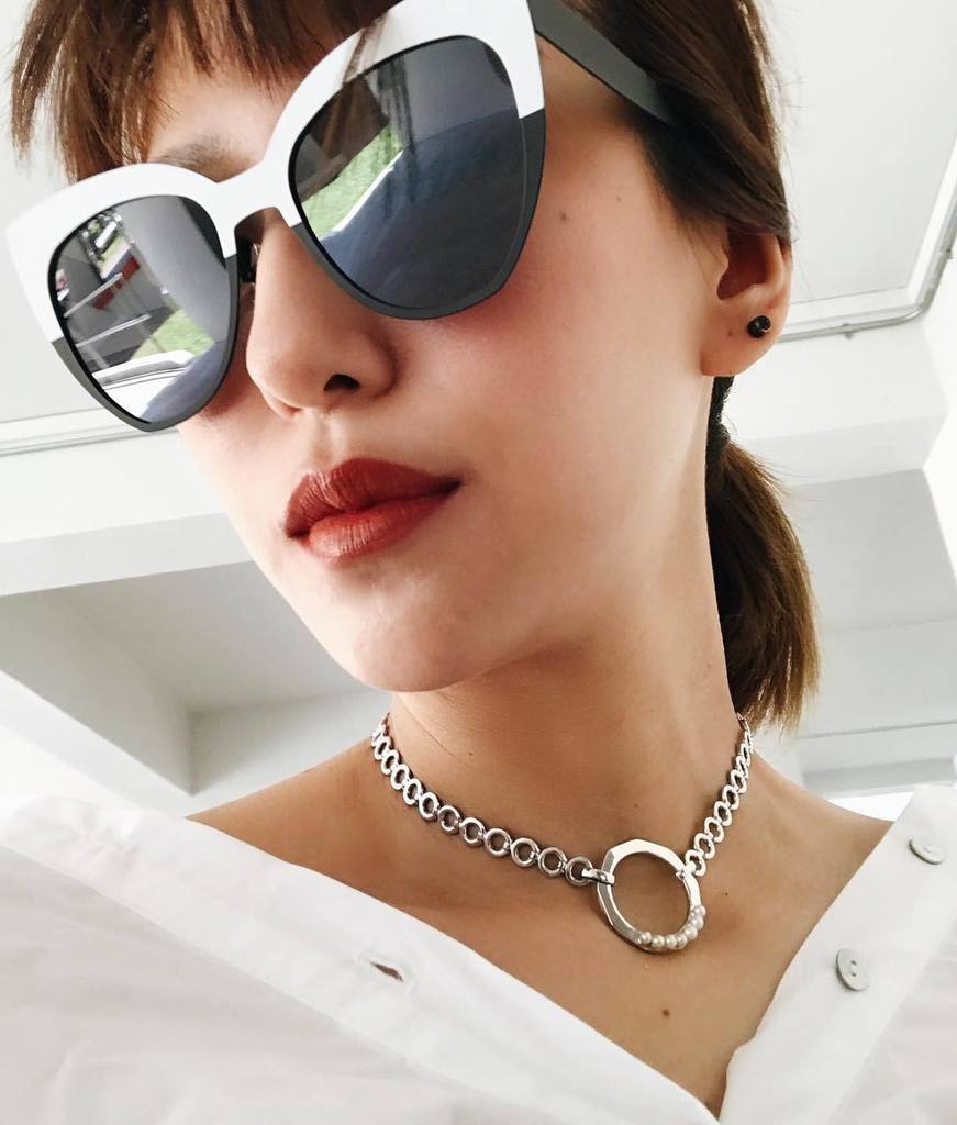 kellypanjiali's tweet photo. Accessorized.
#gentlemonstersg #gentlemonster #chainlessbrain #audaash #makeupforeversg #madaboutmatte https://t.co/UKnSip92gM