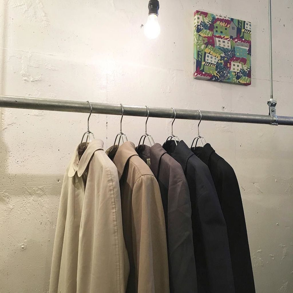 decadance1002's tweet photo. Various Light Coats
. 
#used #vintage #vintageshop #mensstyle #ladiesstyle #vintagefashion #trenchcoat #soutiencol… https://t.co/UEazIQvYgG https://t.co/wxejB2LIAt
