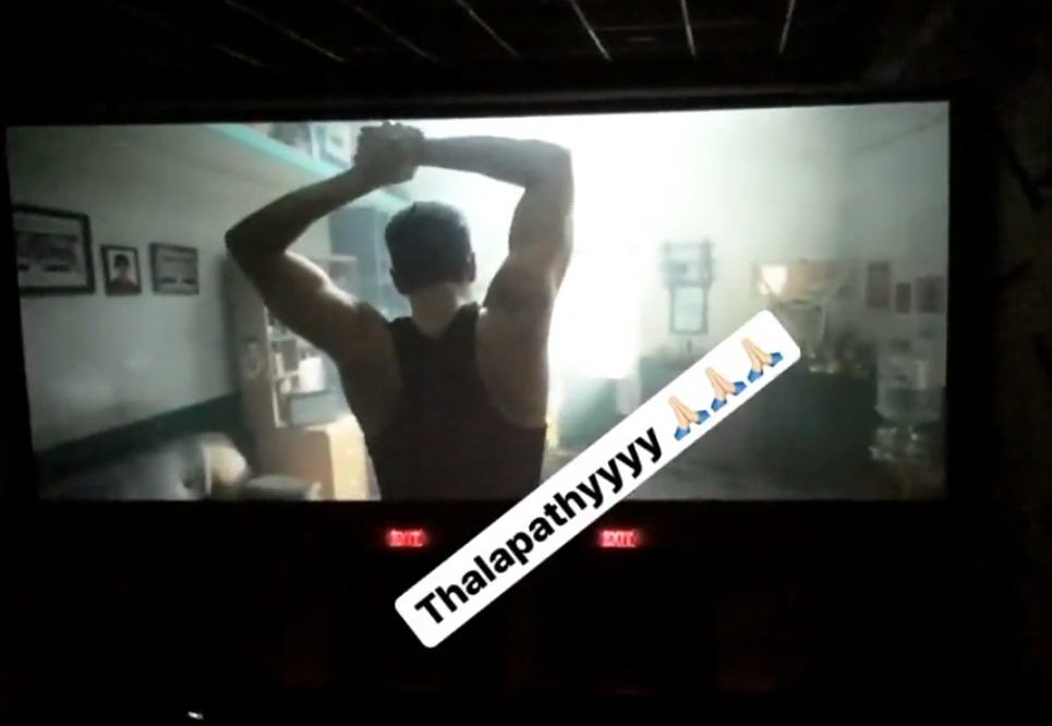 actressSanjanaS's tweet photo. #Mersal Rocked!!
FDFS done.....Next Booked in Evening Show.......😍😍😍
#Thalapathy @actorvijay https://t.co/hWzeqRrZZD