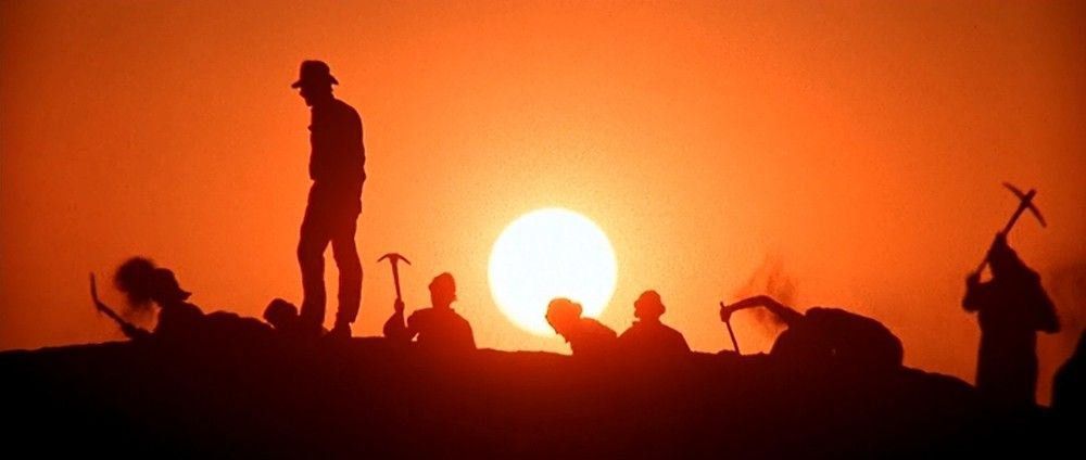 OnePerfectShot's tweet photo. RAIDERS OF THE LOST ARK (1981) 

DP: Douglas Slocombe 
Dir: Steven Spielberg
More Shots: https://t.co/ICSYMZ1MBc https://t.co/Nr7SMDo6mL