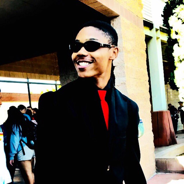 Ray13Raydolfiii's tweet photo. #Raynation #KingRay #Flexin #Expansion #MakeRayFamous2017 #Legacy #RaygunLP #Raygunacolypsepart2 #Cessation #CloutGod https://t.co/TlAcHaTn7p