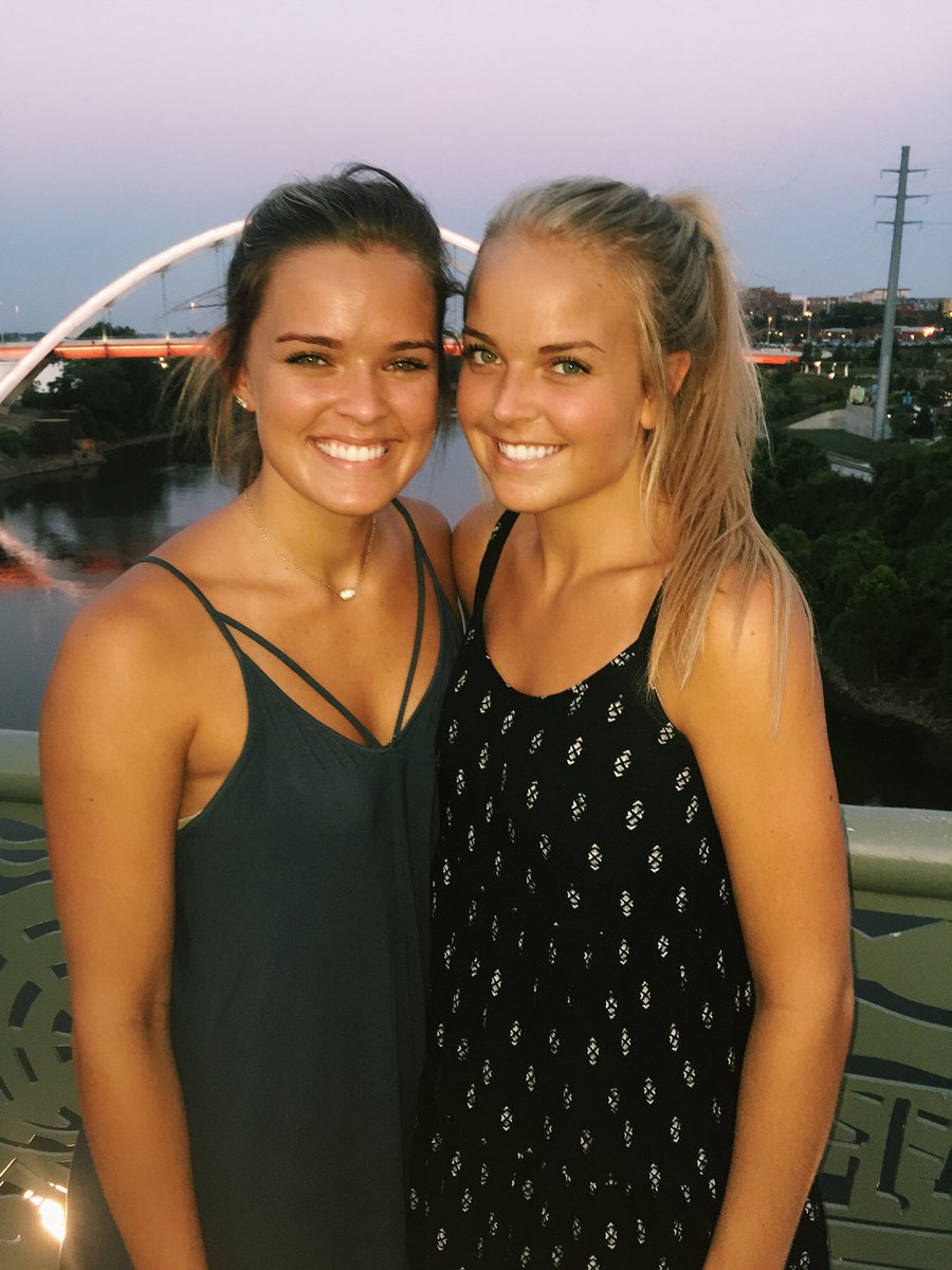 ChloeStoehr's tweet photo. Happy birthday sissy💓💓 I miss you:(( Hope your 19th was perfect 😇❤️❤️ @estoehr17 https://t.co/SfXTvdDRf5