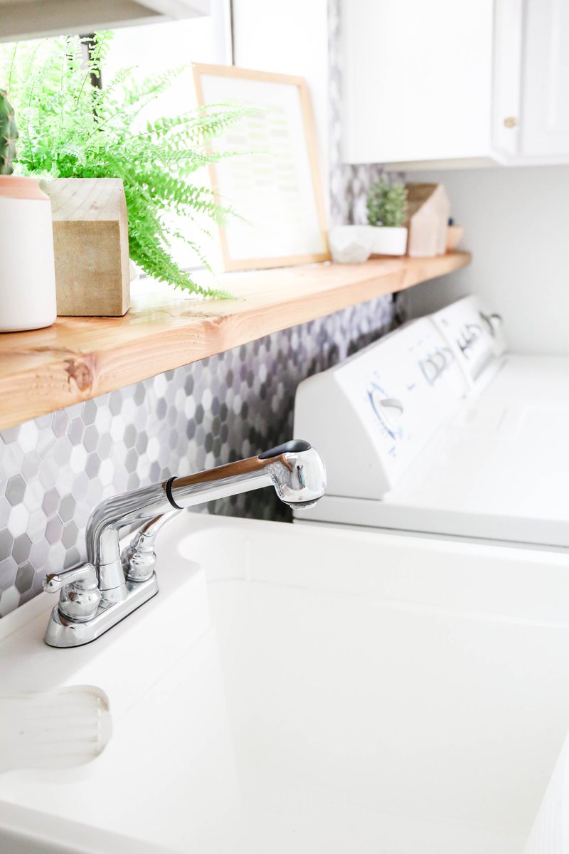 theproperblog's tweet photo. Updatied our laundry rooms with this marble magic tile hack with @thehomedepot! See it all here - https://t.co/qvxLfcncKv #ad #ProperAtHome https://t.co/O3Ss8OFCfA