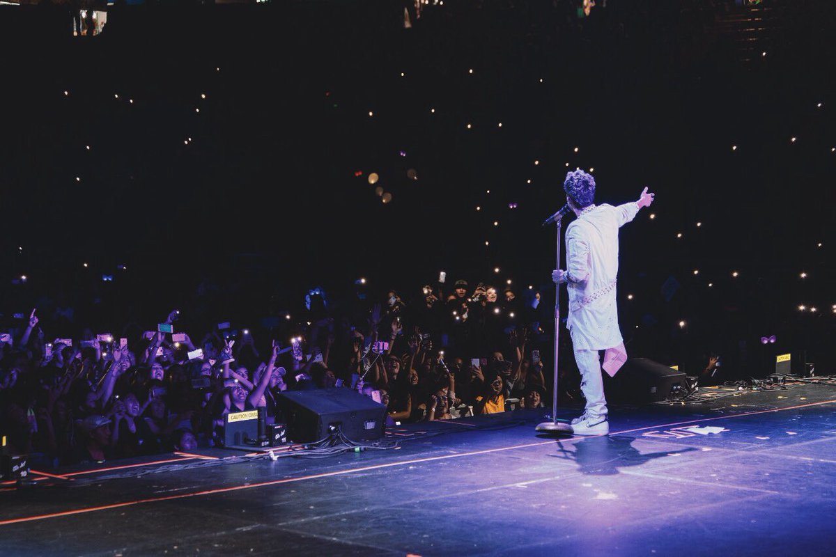mariobautista_'s tweet photo. Lleno total, Fiestas de Octubre🙏🏻

Gracias por la energía, los llevo en el alma y la piel Guadalajara🌹

Más de 12,000 almas reunidas ⚡️❤️⚡️ https://t.co/pBZh1pfDAn