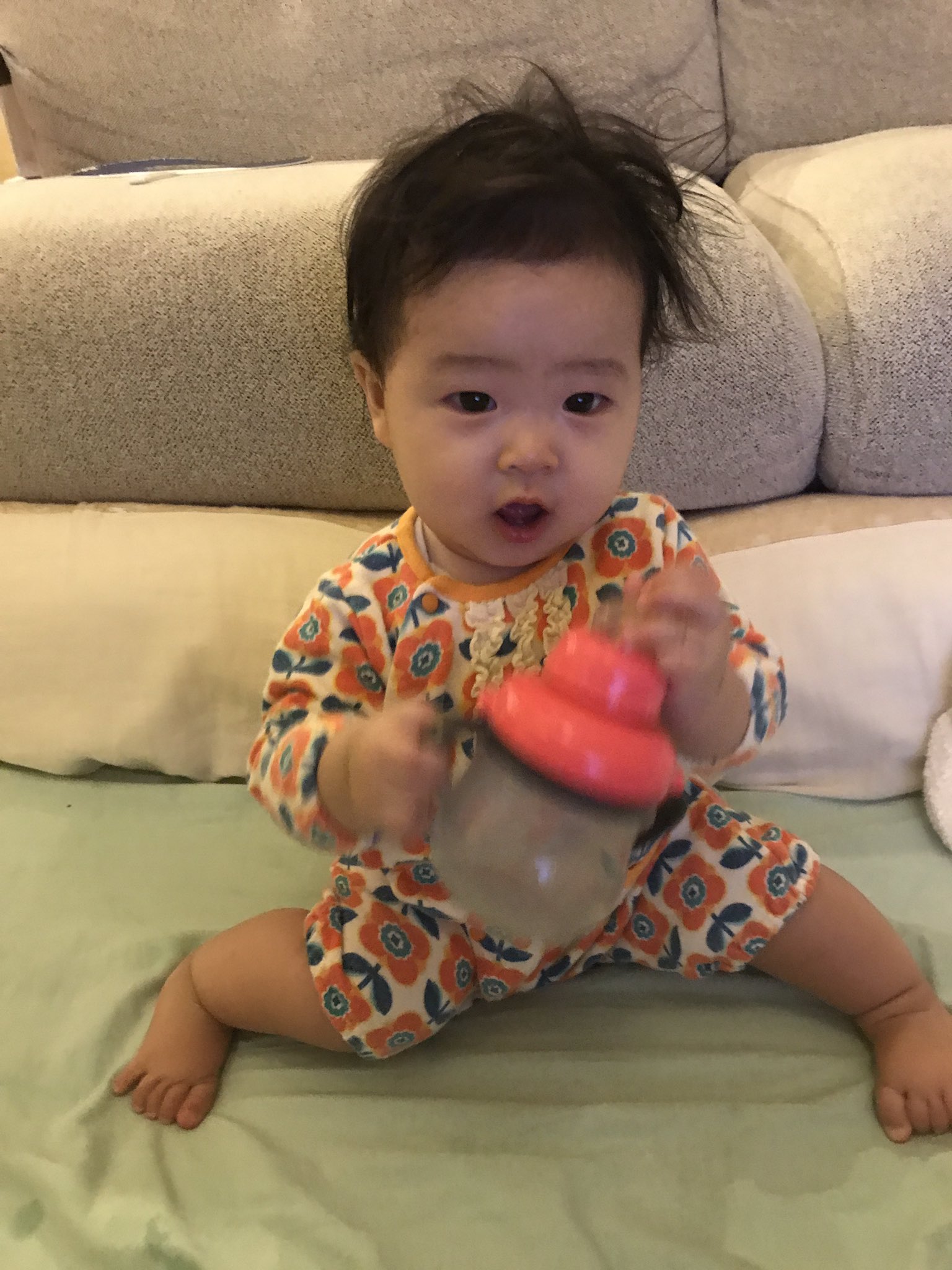 岩田アッチュ ニルギリス 月蝕會議 非常勤 3日前に初めて熱が出て 昨日赤いプツプツ出てきたので 病院行ったら突発性発疹でした ここ3日間機嫌が悪いのはそうゆー事だったのか コアッチュ パパと誕生日に初の救急病院 ママの誕生日に初の発熱