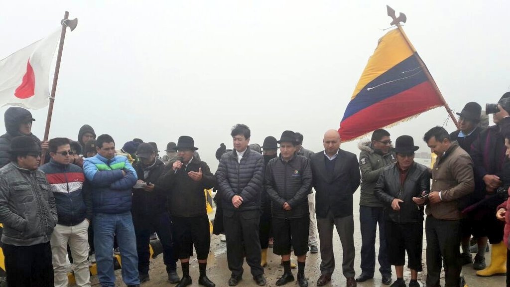 AMEcuador's tweet photo. Alcaldes de @GADSaraguro y @GADYacuambi inauguraron obra que unirá a las provincias de #Loja #Zamora y #Azuay https://t.co/rhDU2vpmEA