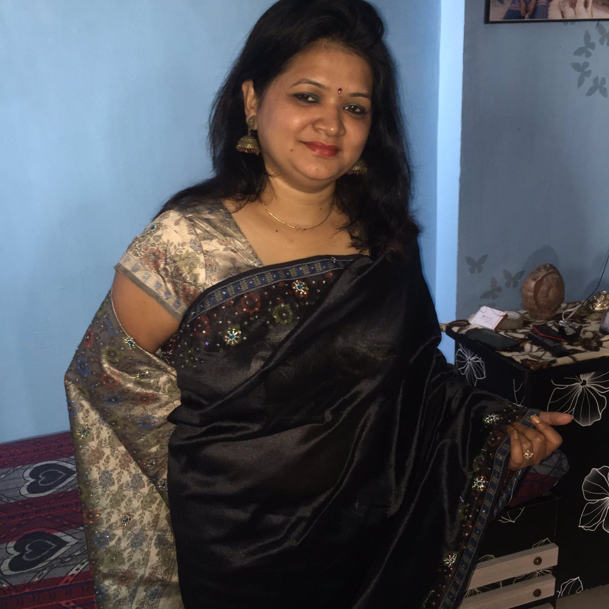 amee1984's tweet photo. #sariday #Diwali2017 #celebration https://t.co/GbU6DLjA2Y