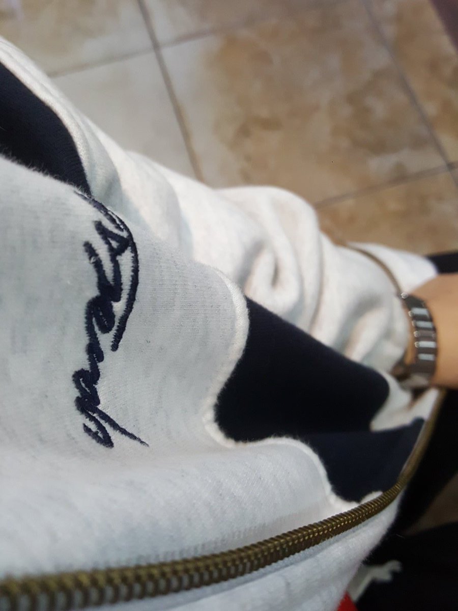 Uare_not_alone's tweet photo. 피시방 알바,,, 피순이? 웑애 노래를 틀어놓습니다 (야드세일과 https://t.co/Xz6kfp5LOF
