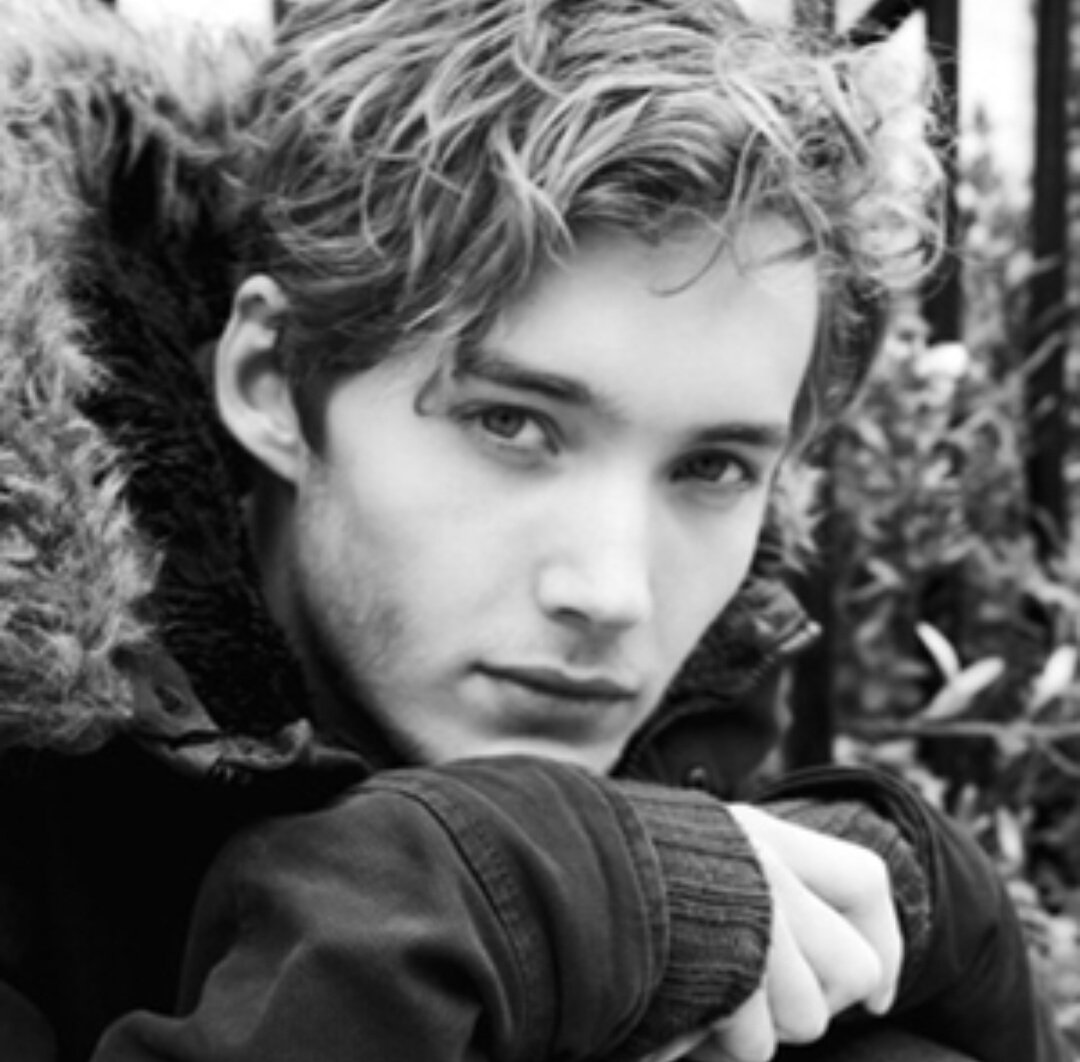   Happy Birthday To An Awesome Actor Toby Regbo!!      